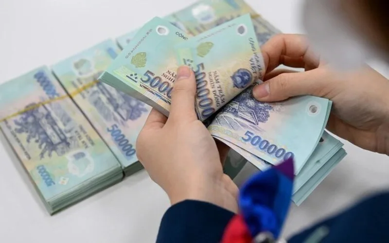 Tăng lương có thể cải thiện thu nhập, giảm nghỉ việc nhưng cũng làm chi phí lao động của doanh nghiệp tăng lên